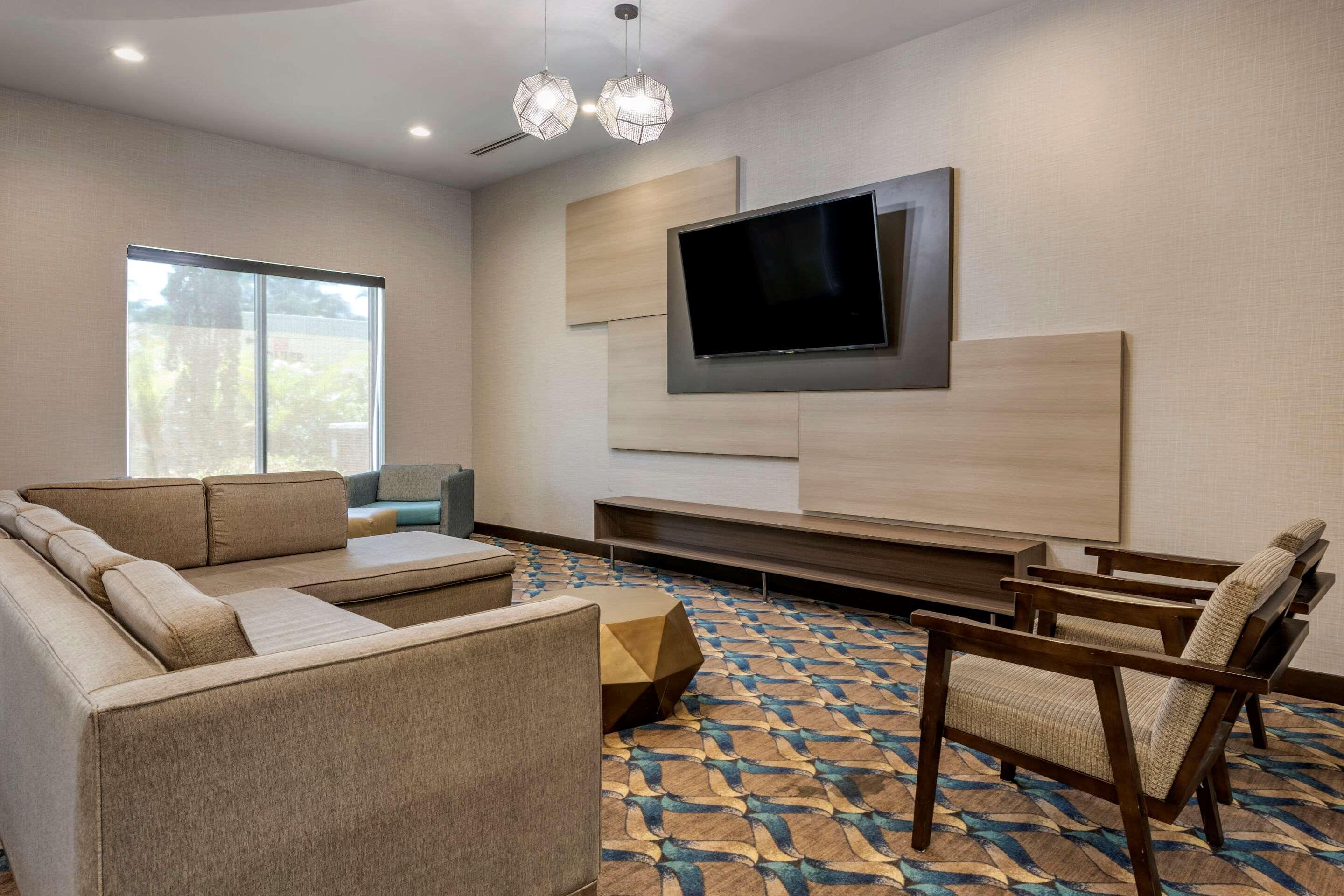 Comfort Suites Fort Lauderdale Airport & Cruise Port Dania Beach Exterior photo
