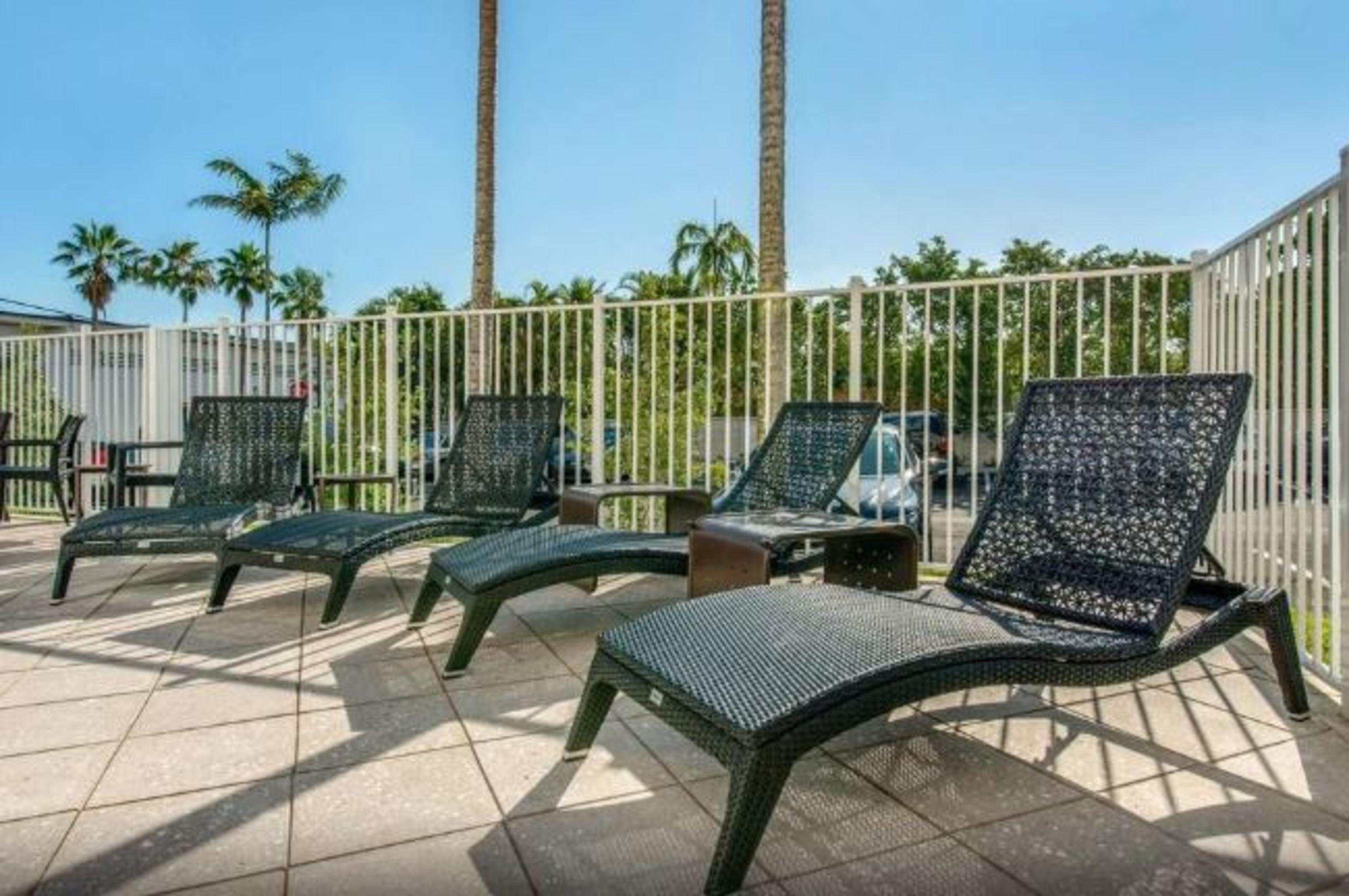 Comfort Suites Fort Lauderdale Airport & Cruise Port Dania Beach Exterior photo